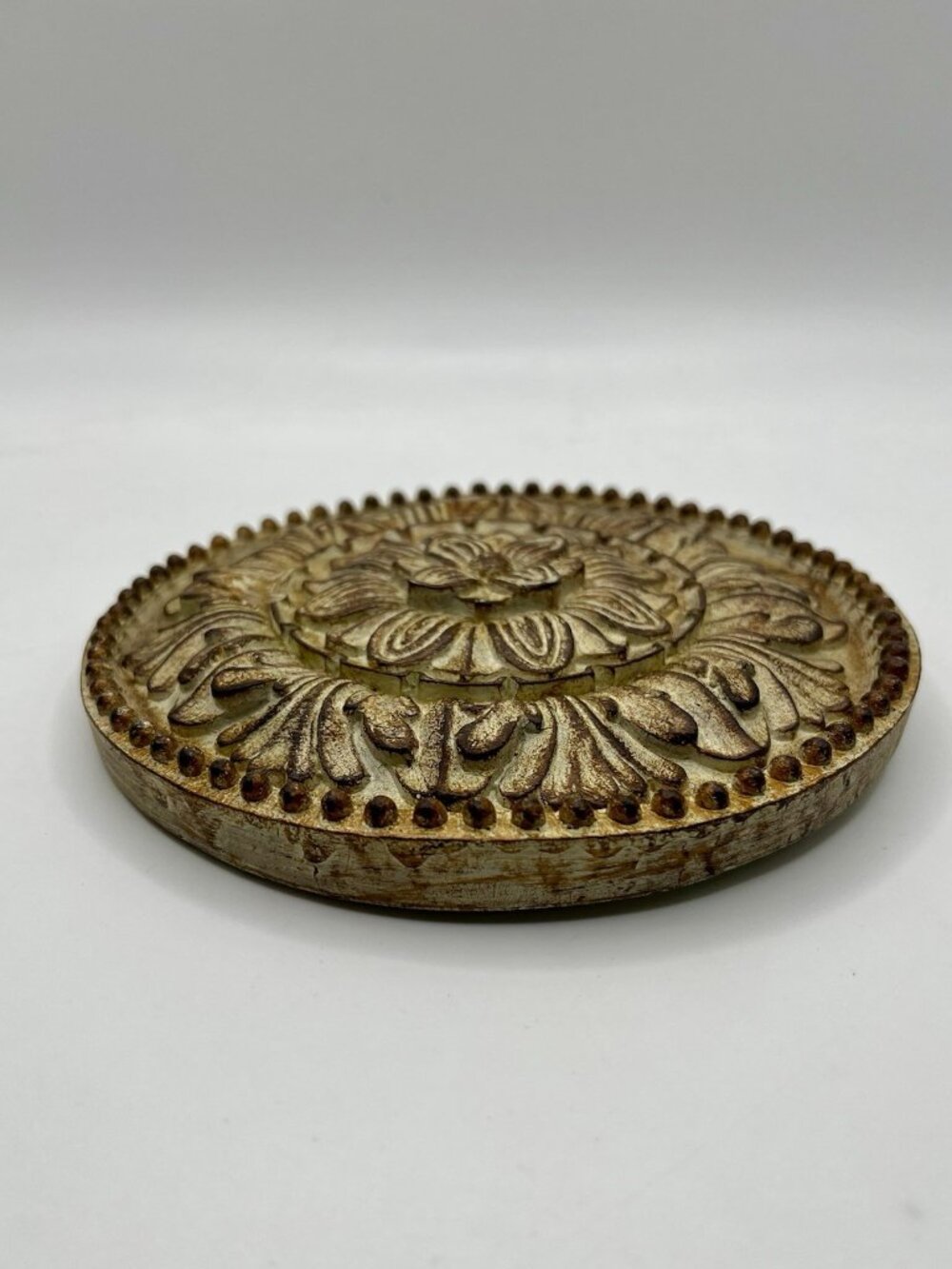 Ornate Floral Wall Medallion Plaque Distressed Gold Tuscan Farmhouse Baroque - Picture 3 of 4